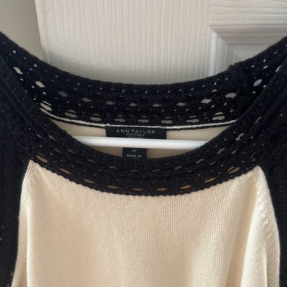 NWOT Ann Taylor knit top - Picture 2 of 3